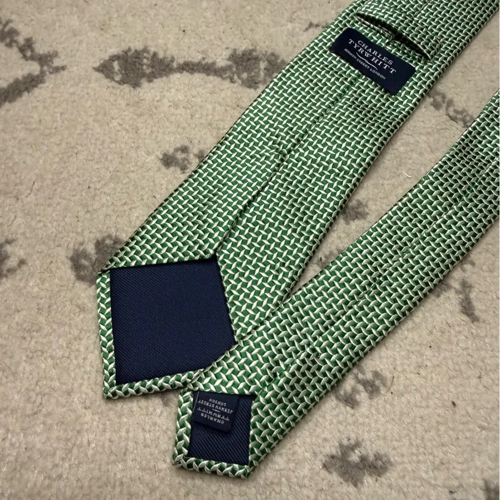 CHARLES TYRWHITT 100% Silk Geometric Green Print Business Holiday Office Tie